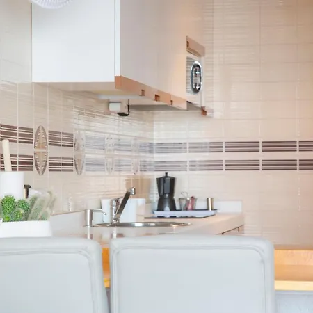 Апартаменты Marina Seafront 12 Радазул