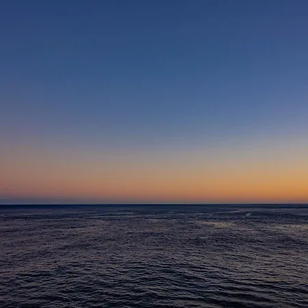 Апартаменты Marina Seafront 12 Радазул