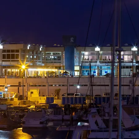 Апартаменты Marina Seafront 12 *